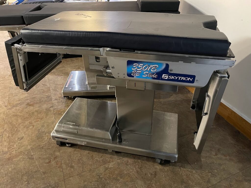 Skytron 3501 B surgical table